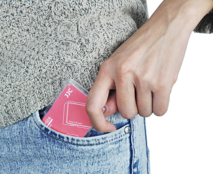 органайзер для SD и MicroSD размером с кредитную карточку