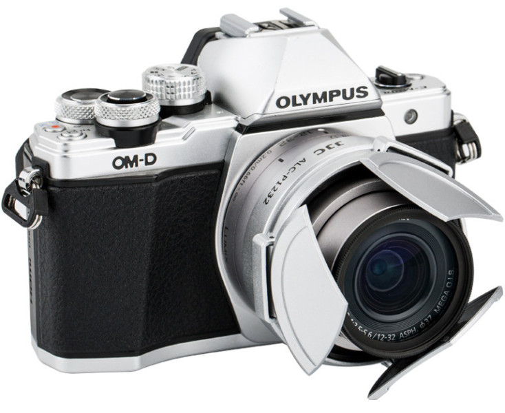 серебристая крышка для объектива Panasonic Lumix G Vario 12-32mm f/3.5-5.6