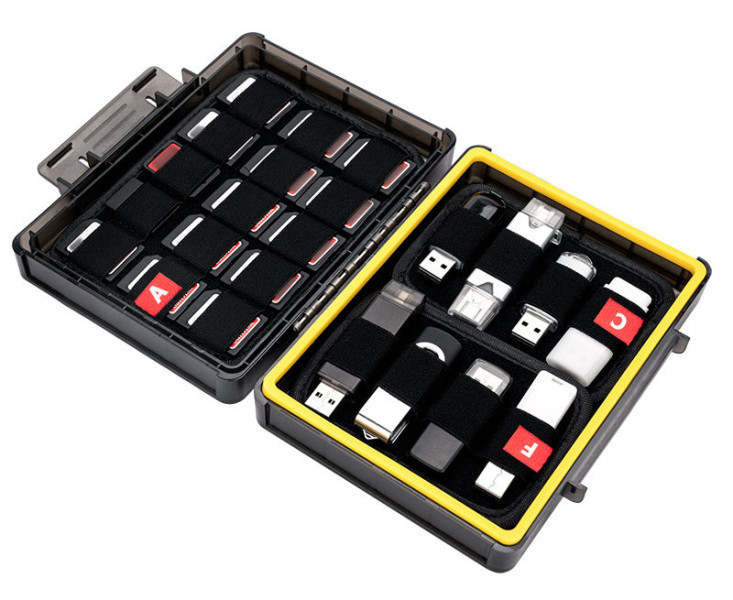 защитный бокс на 30 Sony PS Vita Game Card и 16 USB флешек