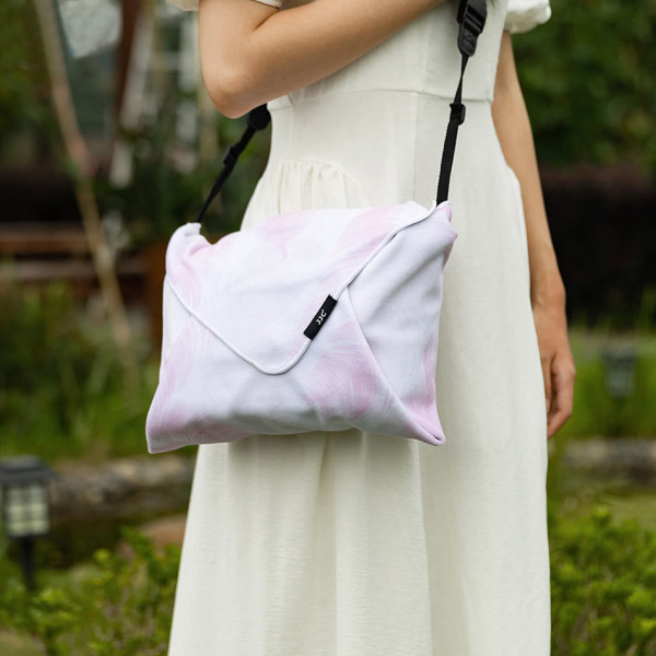 JJC SA-PFL Мягкий защитный чехол конверт для камеры, объектива, планшета, игровой консоли 50x50 см, узор розовое перо