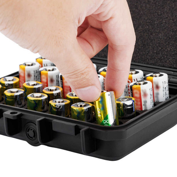 Kiwifotos RBC-24XCR Защитный бокс на двадцать четыре батареи CR123A (CR17345), CR15270 (CR2), CR16340 и CR18350