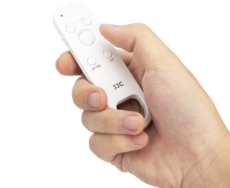 JJC BTR-S1 WHITE Пульт Sony RMT-P1BT стильный белый цвет для камер a6100, a6400*, a6600, a7 III*, a7 IV, a7R III*, a7R3A, a7R IV, a7R4A, a7R V, DSC-RX0 II*, DSC-RX100 VII, a7C, a7S III, ZV-1, ZV-1F, ZV-1 II, ZV-E1, ZV-E10, a1, a9*, a9 II, FX3, FX30