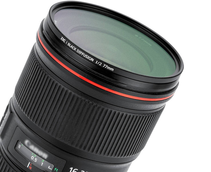 чёрный диффузионный фильтр 77 мм 1/2 плотность