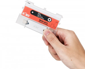 купить футляр для SD и MicroSD с картридером красный