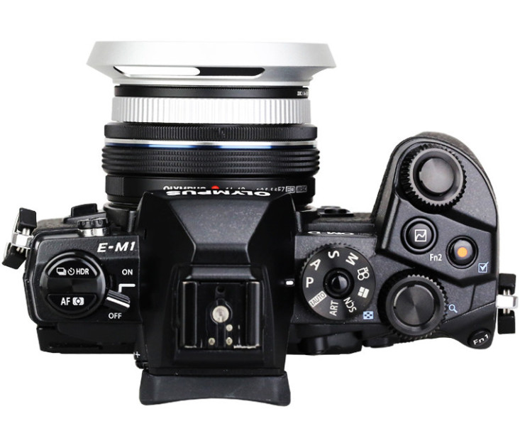 автоматическая крышка с блендой для объектива Olympus EZ-1442 серебристый цвет