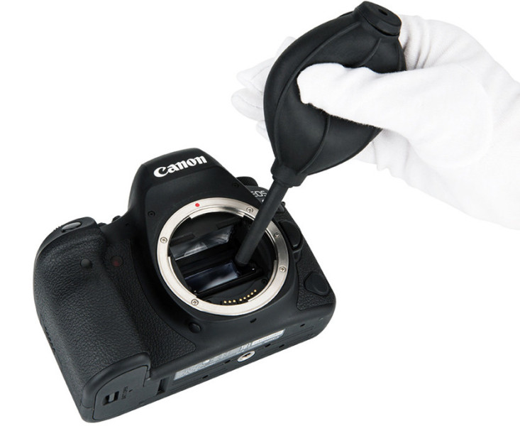 чем чистить фотокамеру