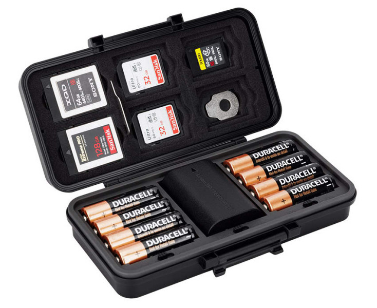 защитный бокс на три аккумулятора и SD карт