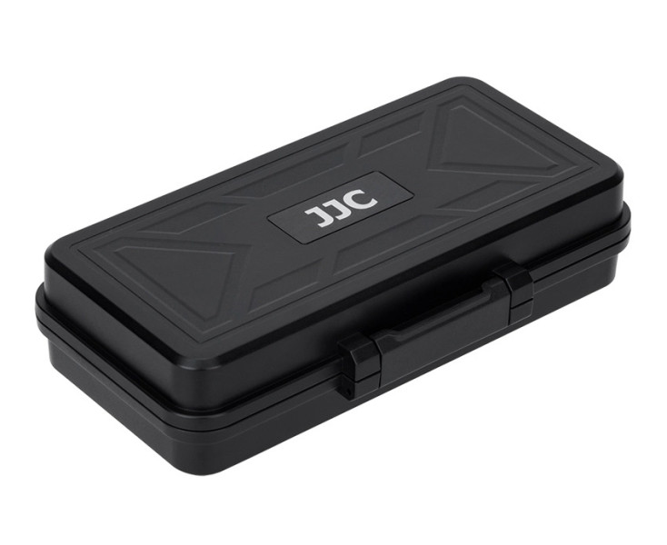 хранение трёх аккумуляторов камеры и XQD карт памяти