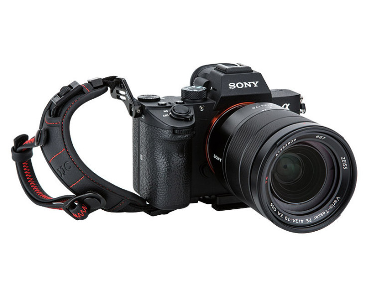 трехточечный красный кистевой ремень с Arca-Swiss для беззеркальной камеры