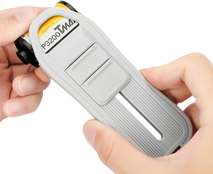 устройство для извлечения из кассеты зарядного конца малоформатных фотоплёнок