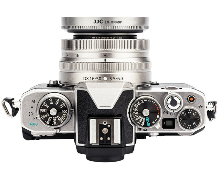 серебристая бленда Nikon HN-40