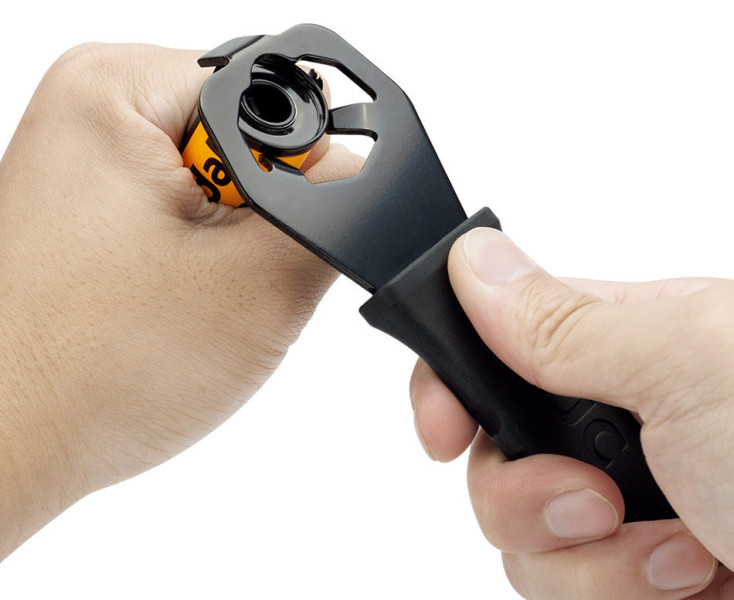 инструмент для быстрого открывания кассет с 35 миллиметровой плёнкой