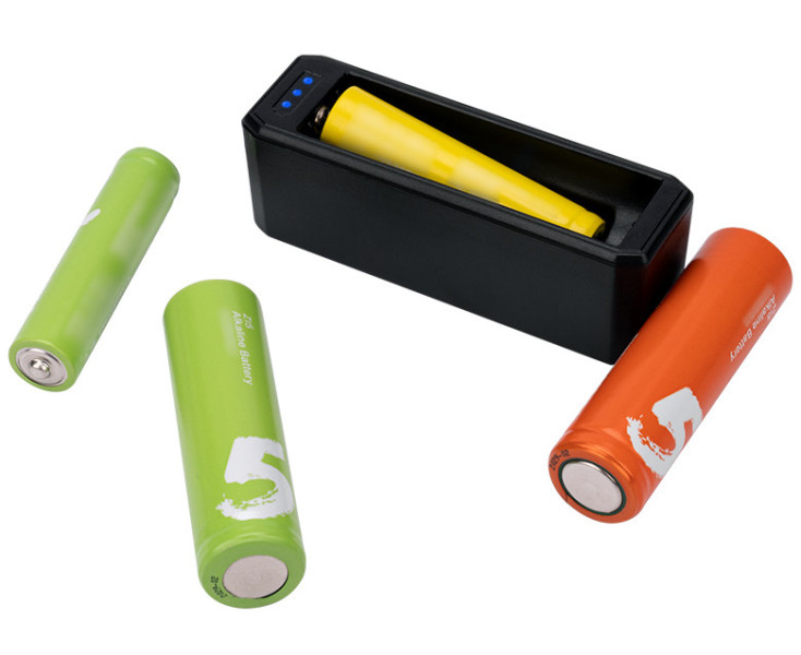 водонепроницаемый бокс на двадцать AA и четырнадцать AAA батарей