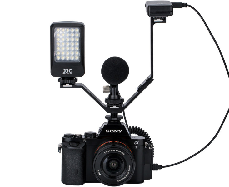 установить микрофон, свет и синхронизатор в горячий башмак