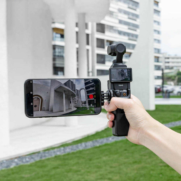 DJI Osmo Pocket 3 и iPhone с микрофоном в штатив