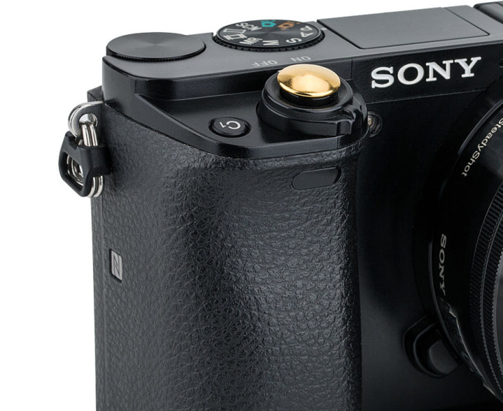 спусковая мягкая кнопка тёмное золото выпуклая на клей